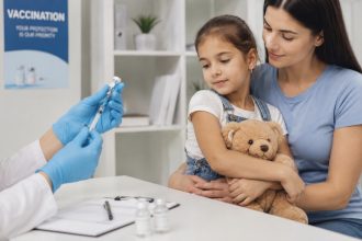 Коли запрацюють нові правила вакцинації дітей та що зміниться для батьків в Україні