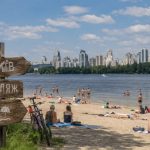 Де покупатися в Києві у 2026 році: список озер, які пляжі відкриті та де дозволений відпочинок