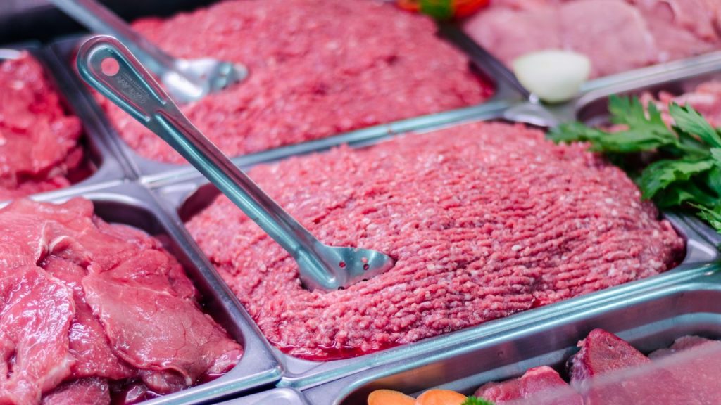 Голубці по-українськи з фаршем і рисом: простий рецепт у томатному соусі