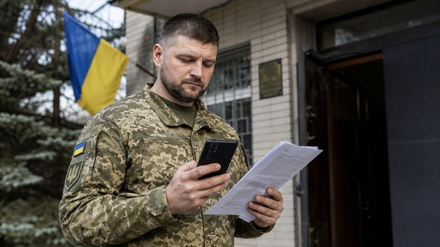 Повернення із СЗЧ у 2026 році: як подати рапорт через Армія+, центр рекрутингу або частину, скільки триває розгляд, коли відновлюють виплати та до якої дати діє спрощена процедура в Україні для ЗСУ.