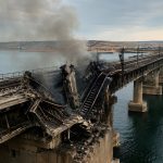 ССО знищили залізничний міст через Північно-Кримський канал у Криму. Дрони обвалили проліт і колію, а підпілля допомогло зірвати ремонт логістичної артерії військ РФ.