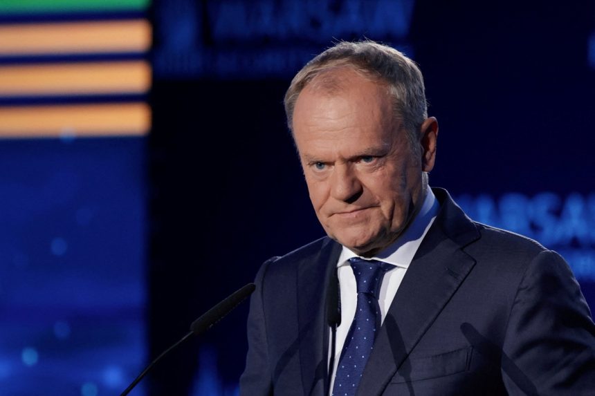 Дональд Туск скликав нараду: інцидент у повітряному просторі Польщі