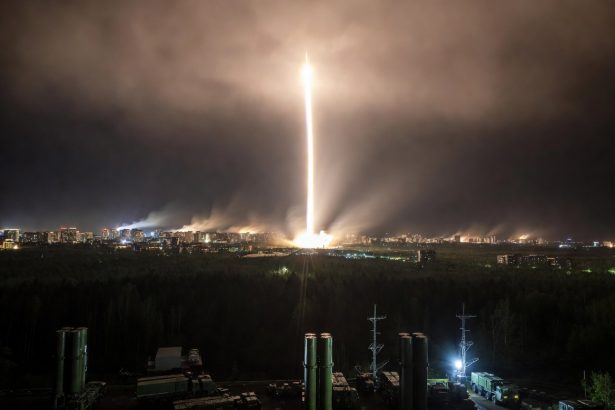 Чому Росія останніми тижнями регулярно запускає по Києву 4–8 балістичних ракет і яку роль у цьому відіграють С-400
