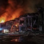 РФ масовано атакувала Київ балістикою: на лівому березі зруйнований ТРЦ, у столиці багато пошкоджень