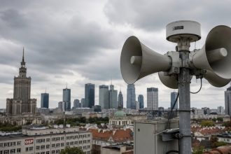 Чому сьогодні по всій Польщі лунають сирени та чи існує реальна загроза для населення