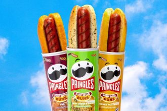 Pringles випускає незвичайні булочки для хот-догів у фірмових банках: коли старт продажів, де купити та скільки коштує новинка