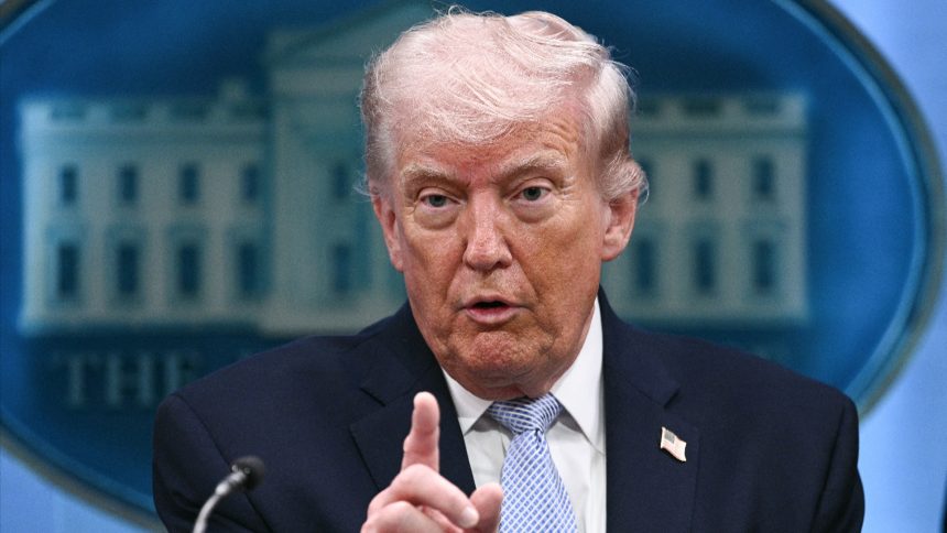 Трамп відмовив Зеленському у ракетах Patriot: що сказав