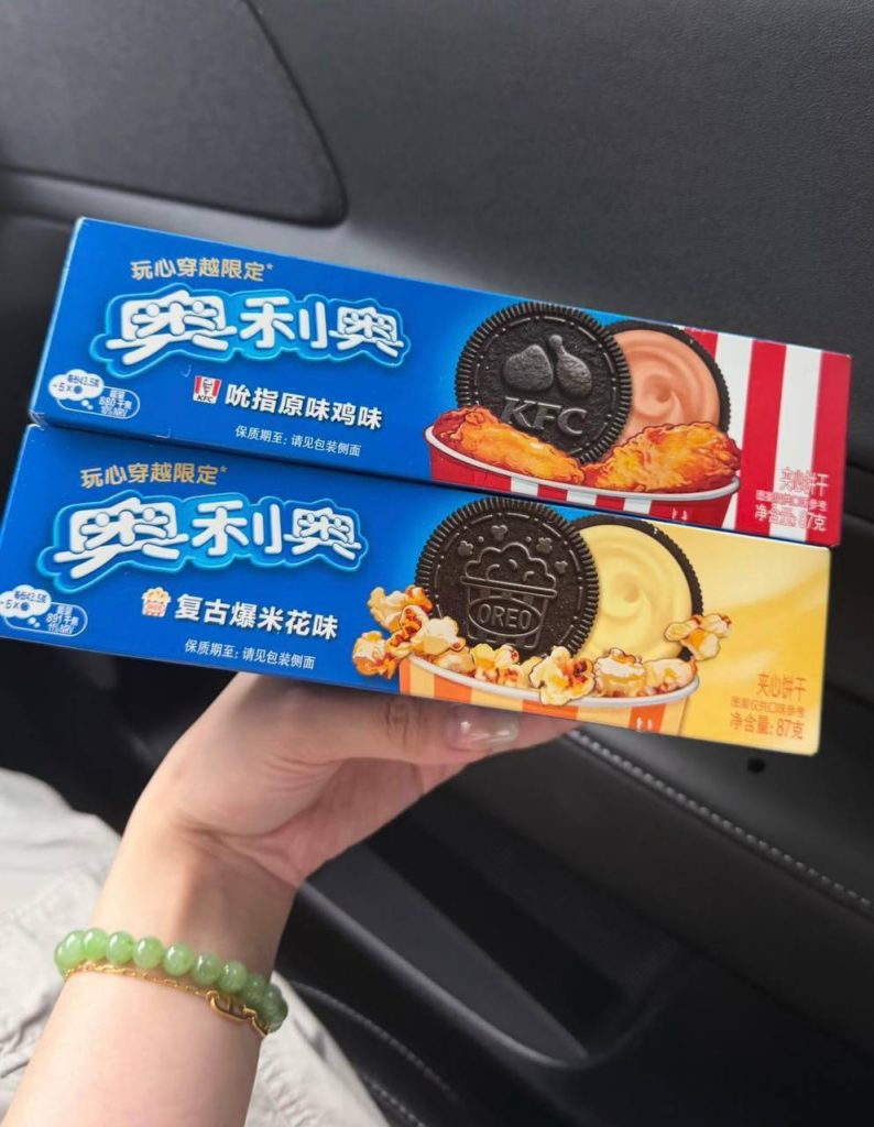 Oreo × KFC випустили печиво зі смаком смаженої курки: де з'явилася незвичайна новинка та скільки коштує