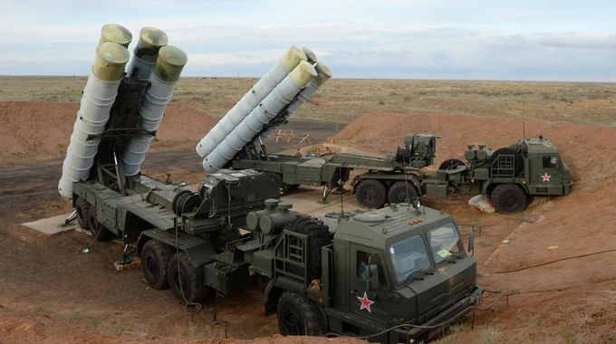 Українські дрони вдарили по ППО Росії та суднах