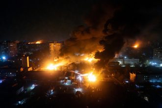 Масована атака на Київ 5 серпня: де сталися пожежі, які райони постраждали та що відомо зараз
