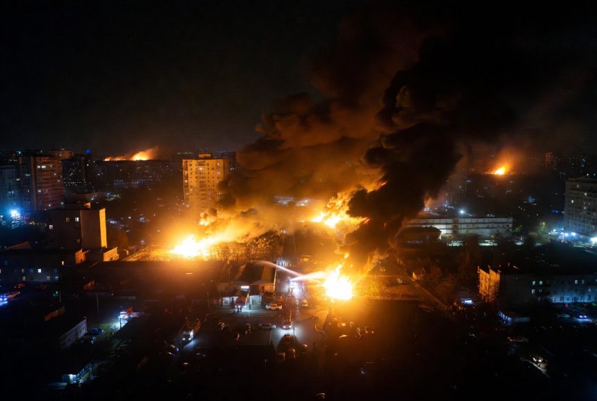 Масована атака на Київ 5 серпня: де сталися пожежі, які райони постраждали та що відомо зараз