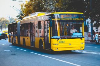 Рух автобусів у Києві змінили