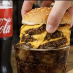 Чізбургер у Coca-Cola став новим хітом TikTok: що відомо про вірусний гастрономічний тренд із майже 10 млн переглядів