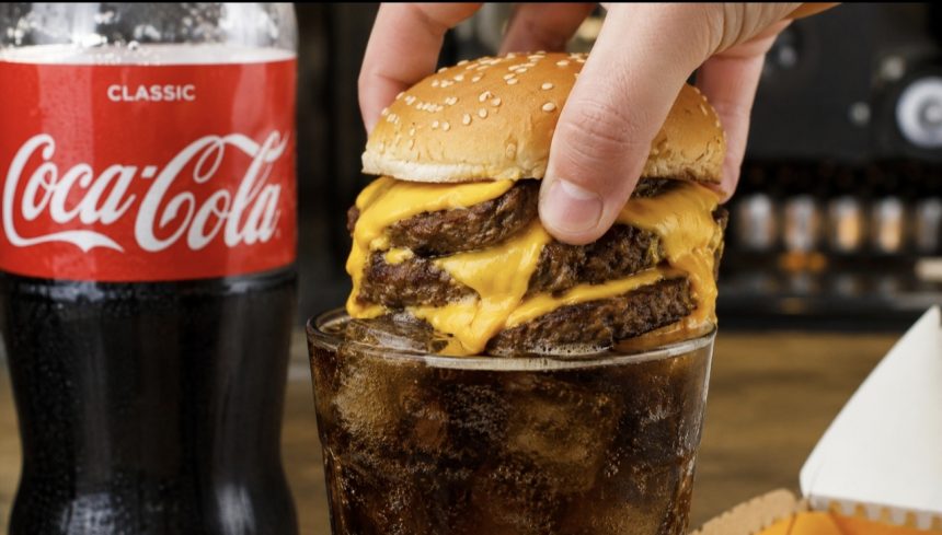 Чізбургер у Coca-Cola став новим хітом TikTok: що відомо про вірусний гастрономічний тренд із майже 10 млн переглядів