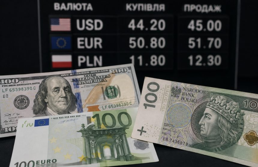 Курс валют 10 серпня 2026: скільки коштують долар, євро та злотий