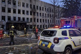 Атака на Житомир 19 серпня — реактивні дрони влучили у будівлю поліції, повідомляють про багатьох поранених
