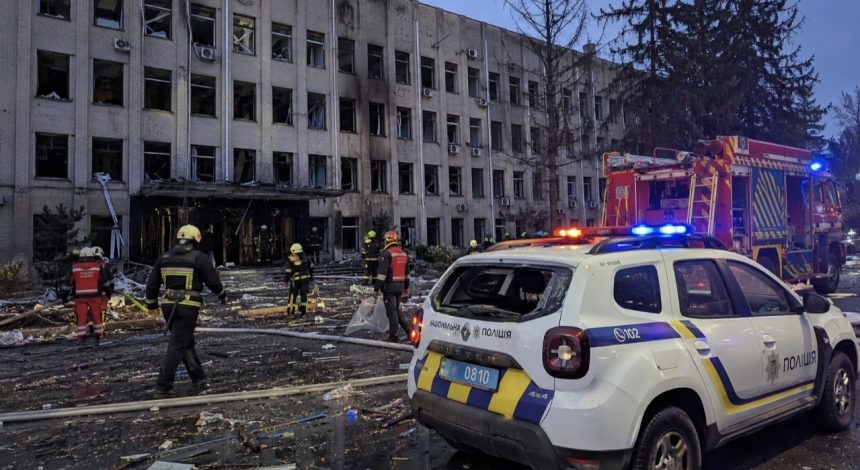 Атака на Житомир 19 серпня — реактивні дрони влучили у будівлю поліції, повідомляють про багатьох поранених