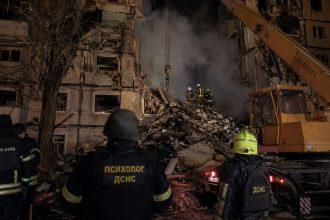 У Києві людей заблокувало в укритті після атаки РФ — що відомо про рятувальну операцію