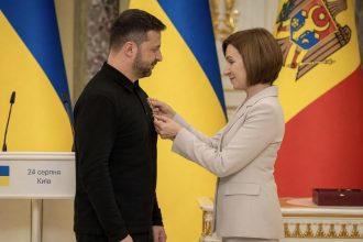 Майя Санду нагородила Володимира Зеленського найвищою відзнакою Молдови — що відомо про Орден Республіки