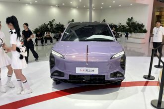 Електромобіль Hongqi отримав сонячний дах: характеристики