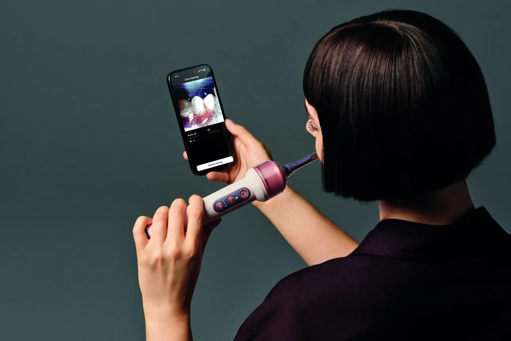 Dyson представила розумну зубну щітку CameraJet із камерою та очищенням між зубами — ціна та де купити в Україні
