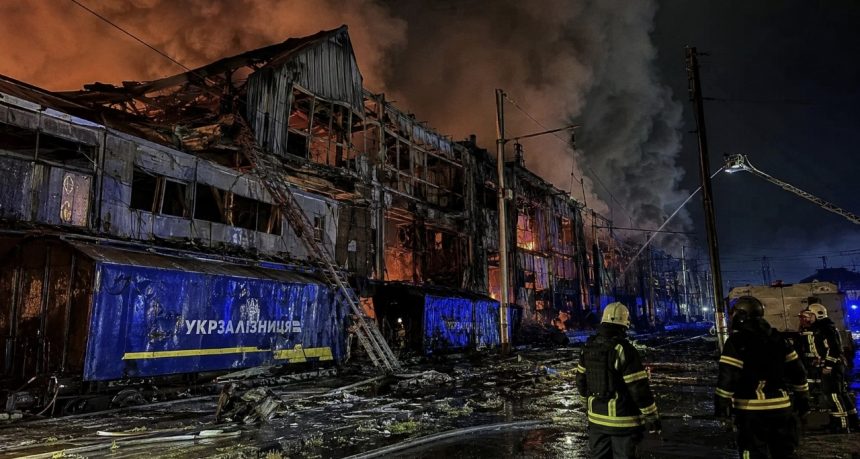 Атака на Київ сьогодні — балістичний удар РФ зруйнував цех Укрзалізниці, є загиблі