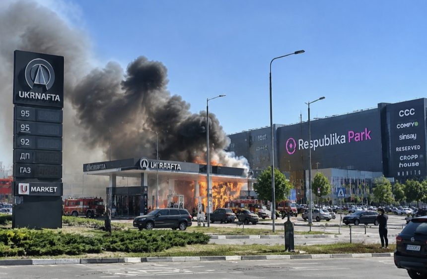 У Києві показали відео атаки «Шахеда» на АЗС біля Respublika Park