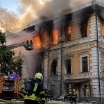 Приліт у Національну академію наук у Києві — будівля загорілася, є загиблі та постраждалі