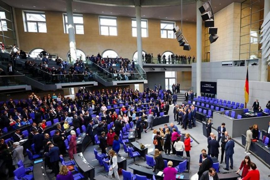 Зала пленарних засідань Бундестагу Німеччини