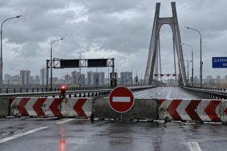 У Києві почали перекривати всі мости під час повітряної тривоги