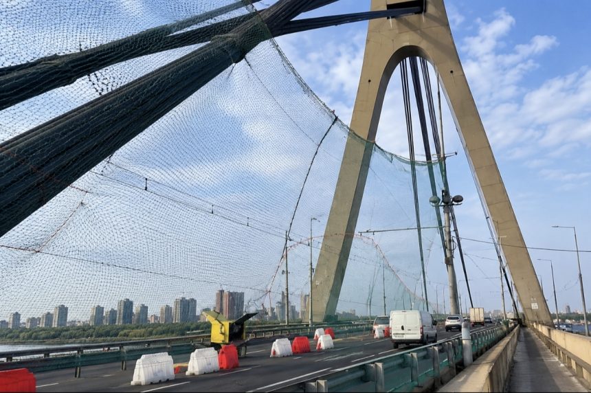 Що таке антидронові сітки та як вони захищають Північний міст у Києві від БПЛА