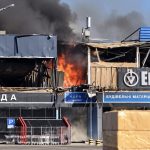 Росія атакувала Епіцентр у Дніпрі: що відомо про влучання, чи є постраждалі та що відбувається на місці