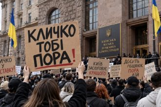 Масовий протест під КМДА — чому кияни вимагають відставки Кличка, які претензії мають до мера та що відомо