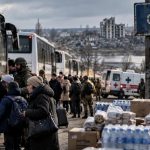 Евакуація з Олешок через Росію та Білорусь — чому обрали такий маршрут, скільки автобусів підготували та хто допомагає Україні