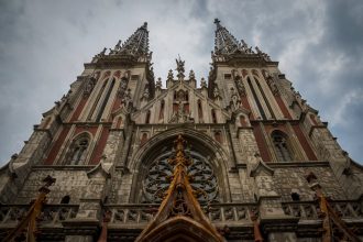 Костел святого Миколая в Києві — ілюстрація до статті про по батькові Миколайович і Миколаївна