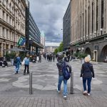 Вулиця Кескускату в центрі Гельсінкі з перехожими