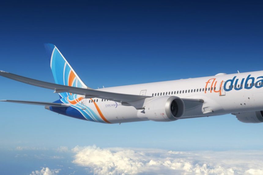 Літак авіакомпанії Flydubai у польоті