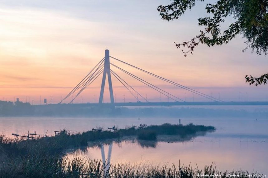 Північний міст у Києві через Дніпро