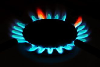 Полум'я газового пальника кухонної плити