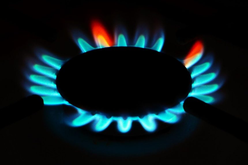 Полум'я газового пальника кухонної плити