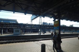 Перон київського залізничного вокзалу, звідки від’їжджають потяги