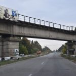 Траса з виїздом з міста — ілюстрація до правопису слова з’їжджаю